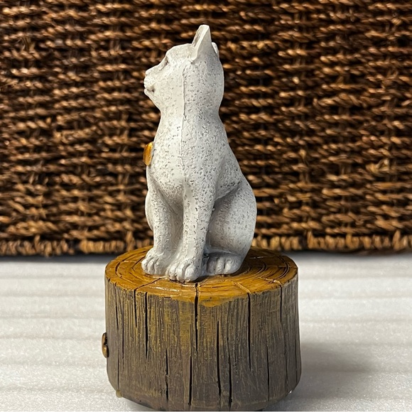 “Loved" Cat Music Box - A Heartfelt Tribute - Picture 5 of 9